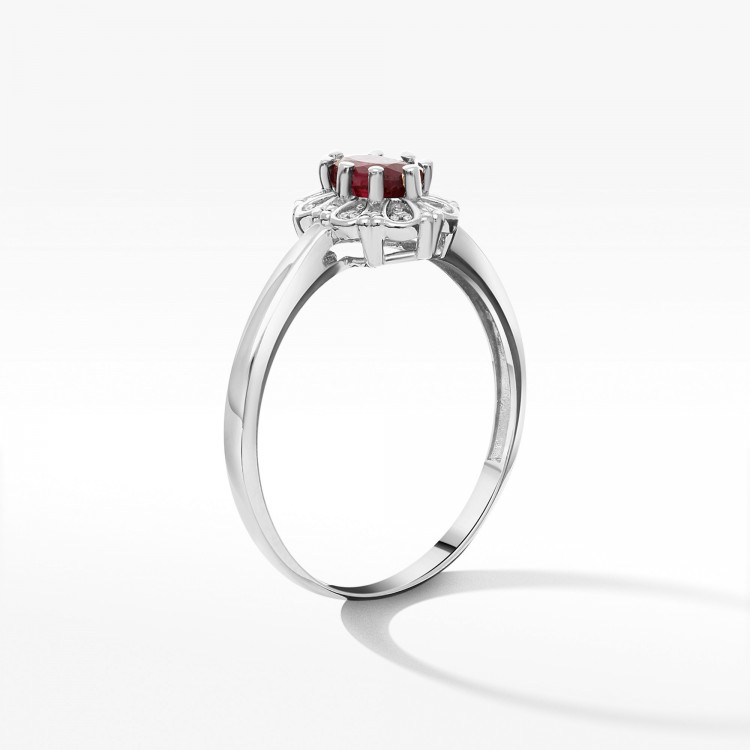 Złoty pierścionek z rubinem i diamentami