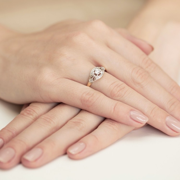 Spektakularny złoty pierścionek z diamentami