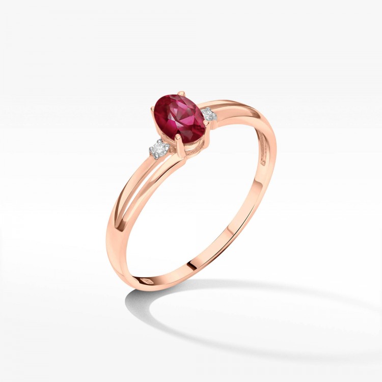 Złoty pierścionek z rubinem i diamentami