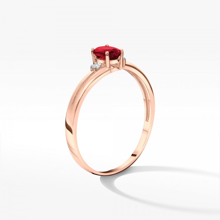 Złoty pierścionek z rubinem i diamentami