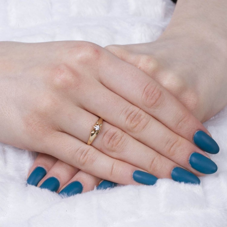 Złoty pierścionek z cyrkonią