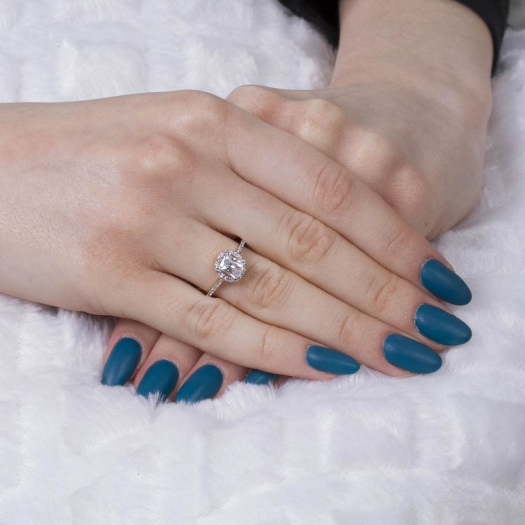 Złoty pierścionek z cyrkoniami