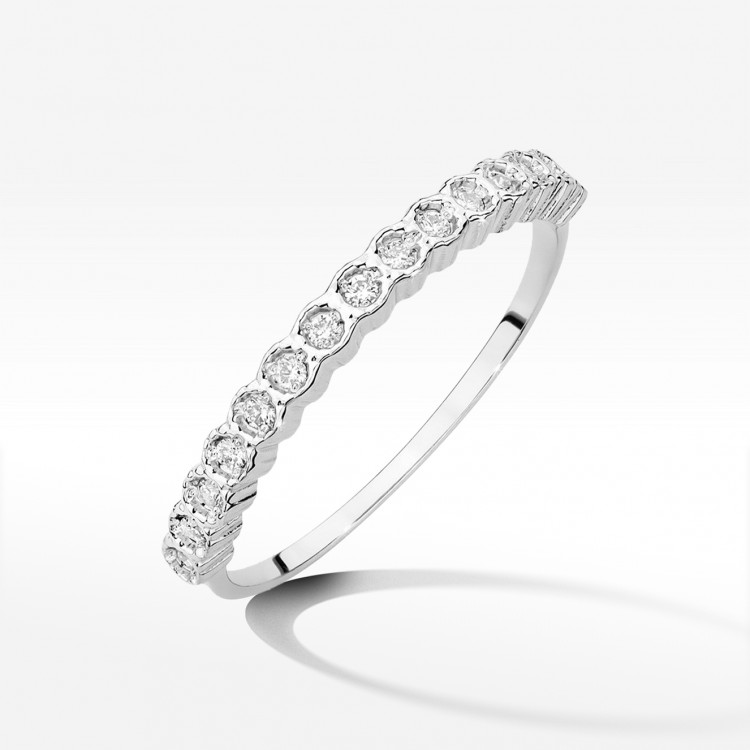 Pierścionek z białego złota z diamentami