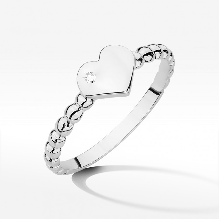 Pierścionek serduszko z diamentem