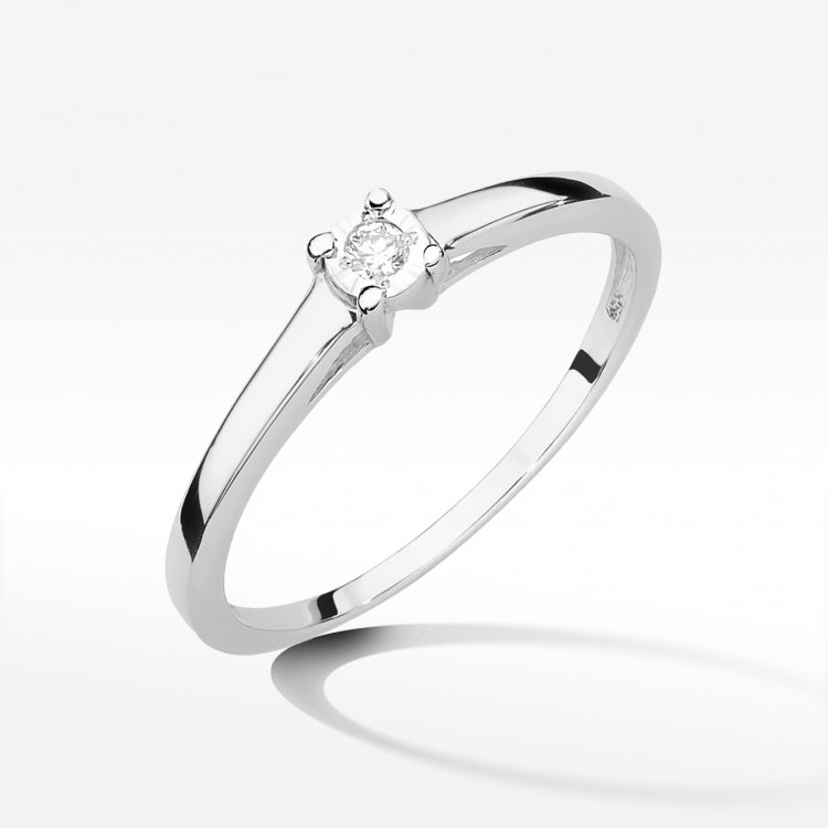 Pierścionek z białego złota z diamentem
