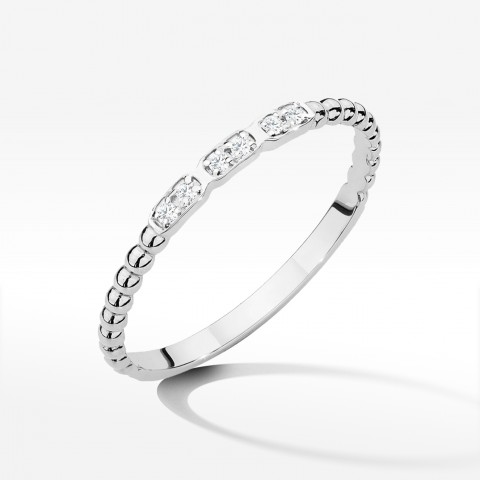 Pierścionek z białego złota z diamentami