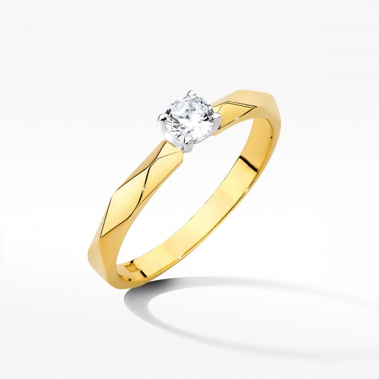 Pierścionek z żółtego złota z diamentem