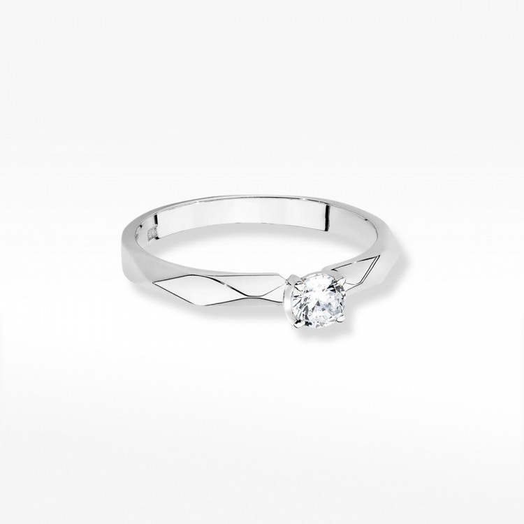 Pierścionek z białego złota z diamentem