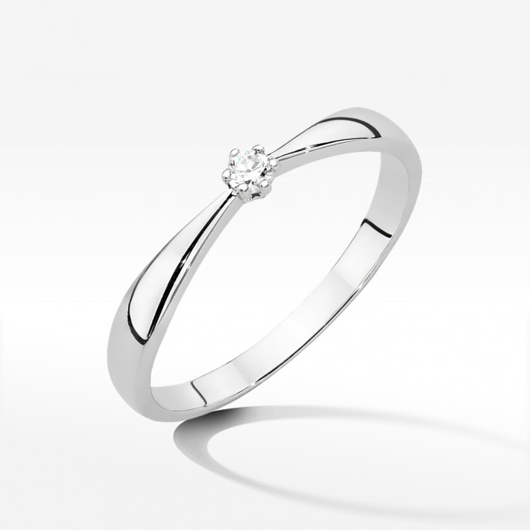 Pierścionek z białego złota z diamentem