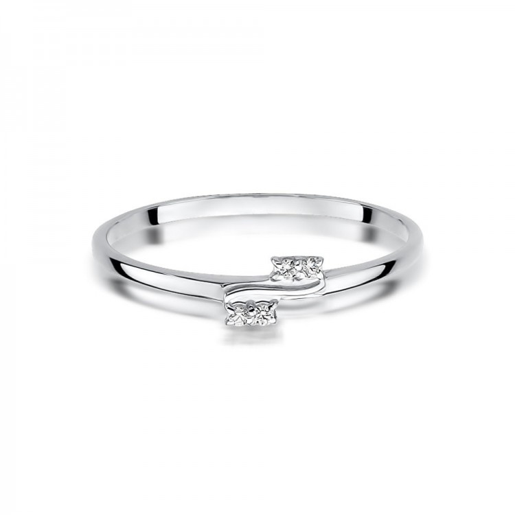 Pierścionek z białego złota z diamentami