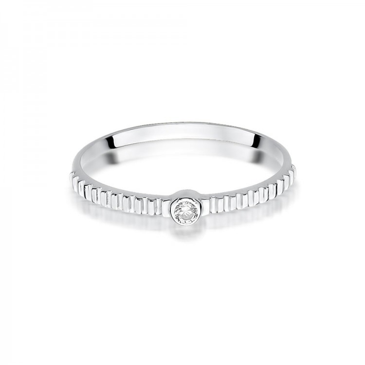 Pierścionek z białego złota z diamentem