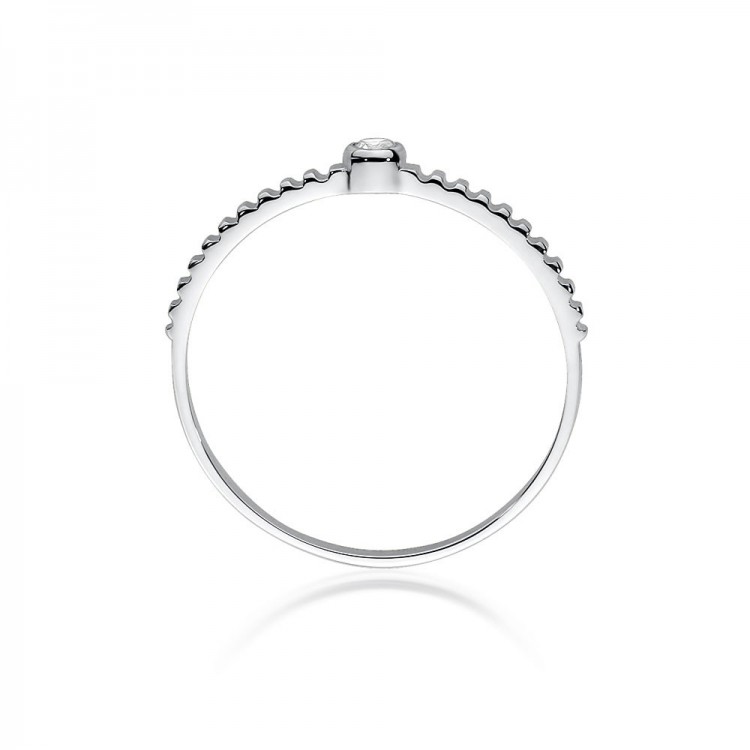 Pierścionek z białego złota z diamentem