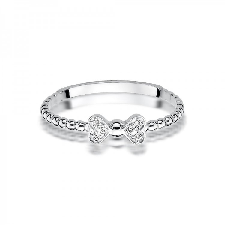 Pierścionek z białego złota z diamentami