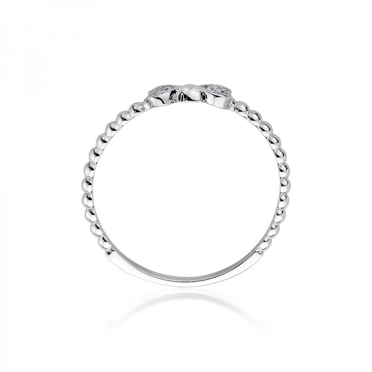 Pierścionek z białego złota z diamentami