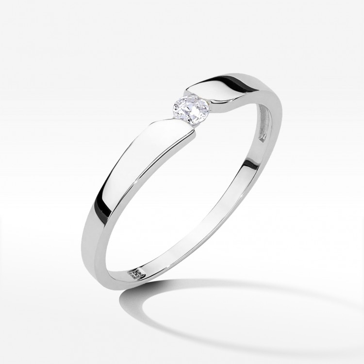 Pierścionek z białego złota z diamentem