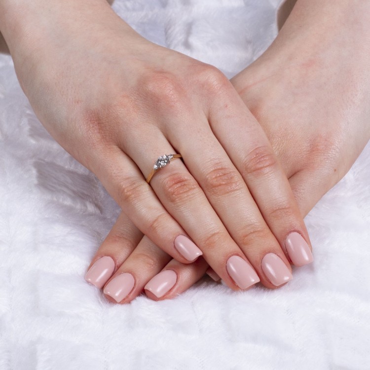 Złoty pierścionek  z cyrkoniami