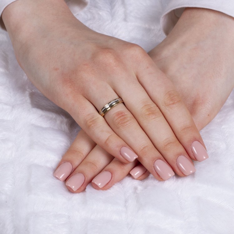 Złoty pierścionek z cyrkoniami