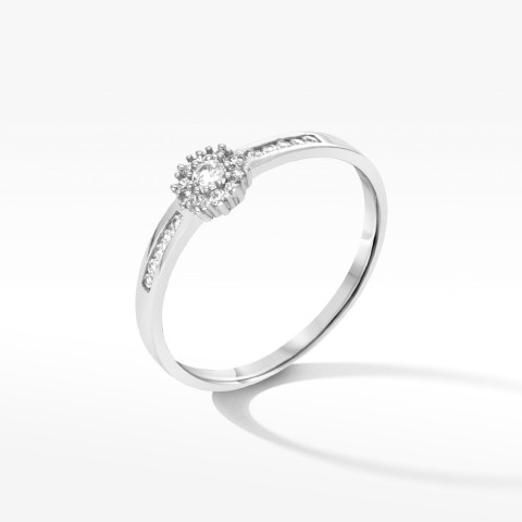 Pierścionek z białego złota