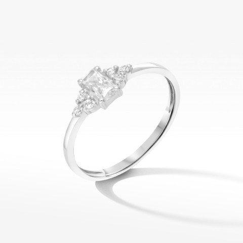 Pierścionek z białego złota