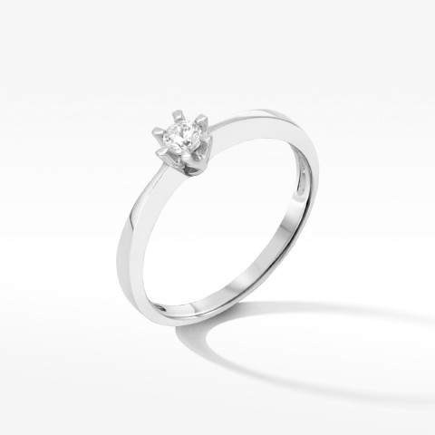 Pierścionek z białego złota