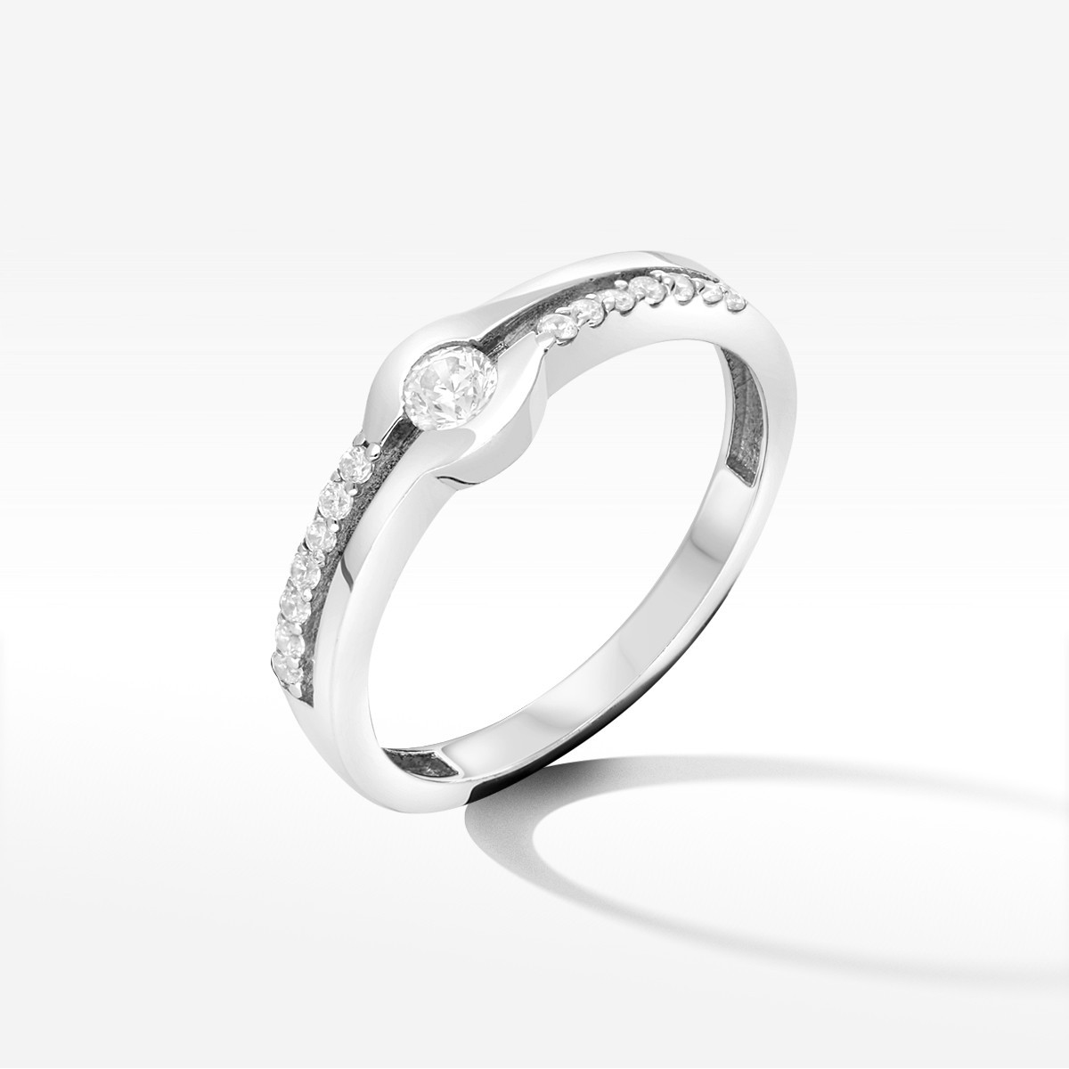 Pierścionek z białego złota