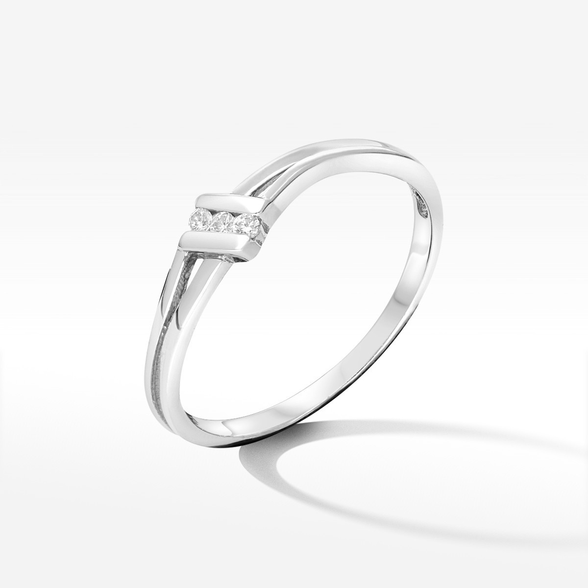 Pierścionek z białego złota