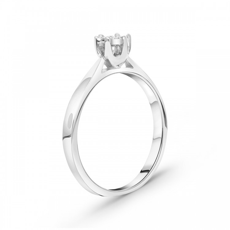 Pierścionek z diamentem