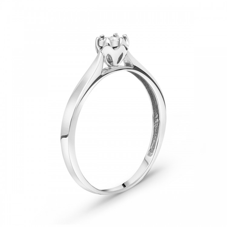 Pierścionek z diamentem