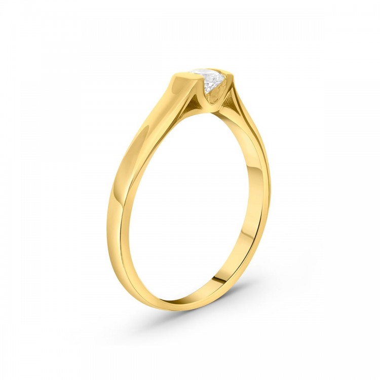 Pierścionek z diamentem