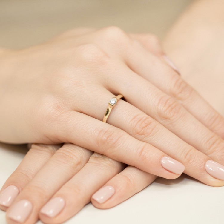 Pierścionek z diamentem