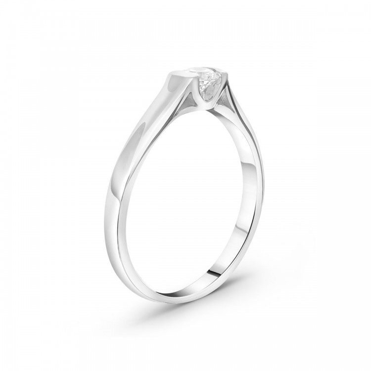 Pierścionek z diamentem