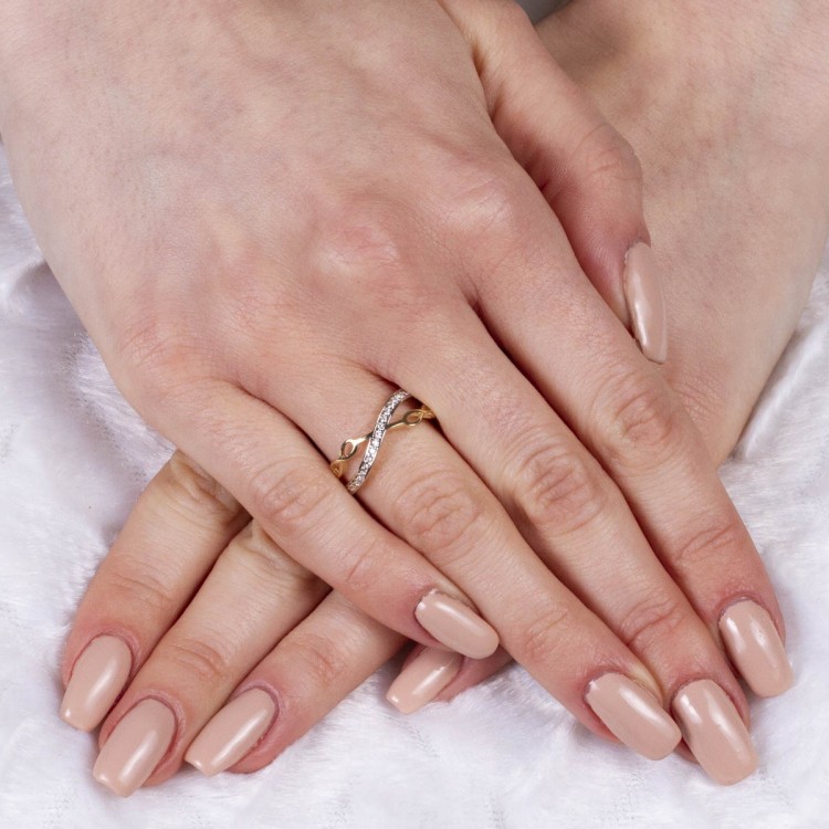 Pierścionek ze złota z symbolami nieskończoności