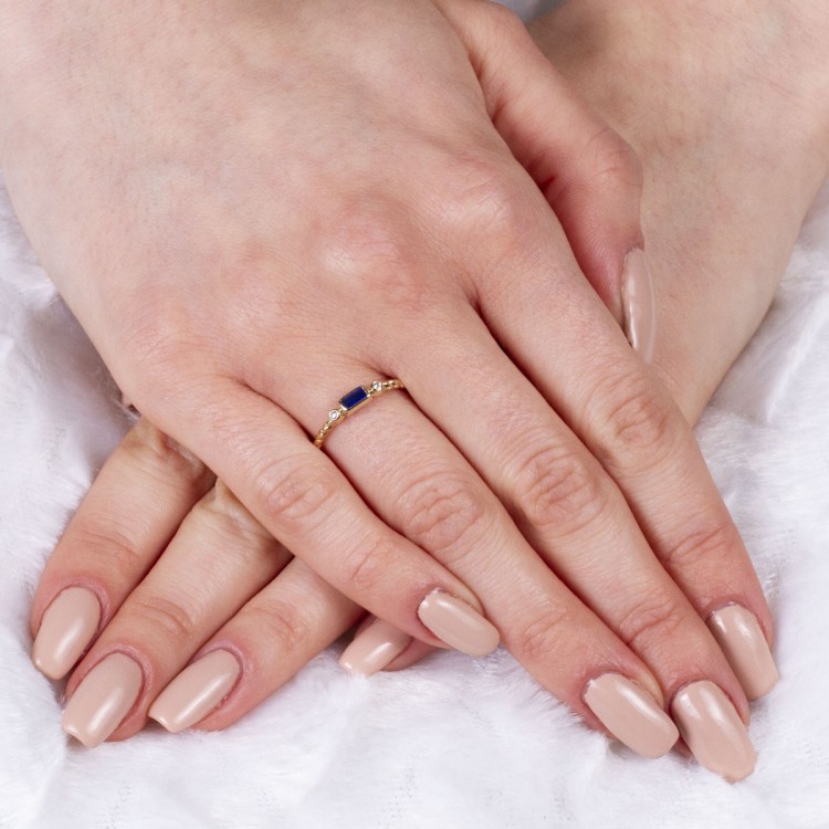 Pierścionek ze złota z niebieską cyrkonią