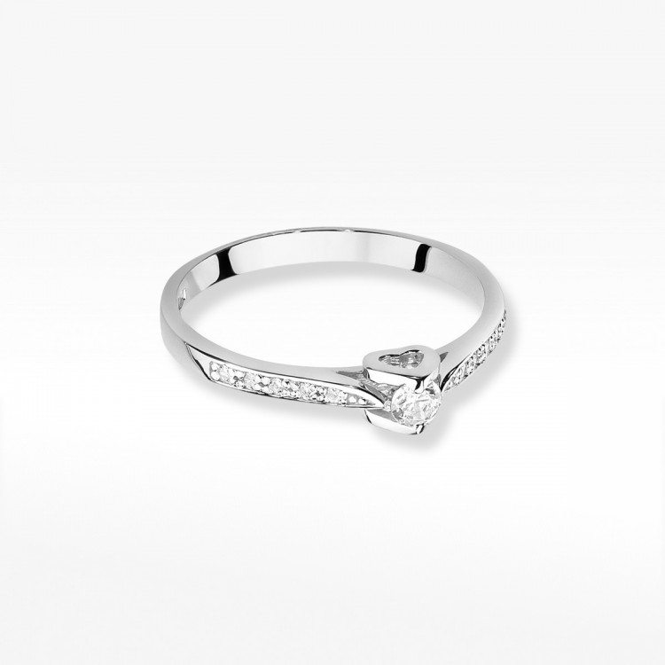 Pierścionek z żółtego złota z diamentami