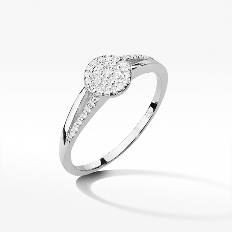 Pierścionek z diamentami