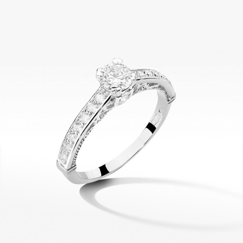 Pierścionek z diamentami