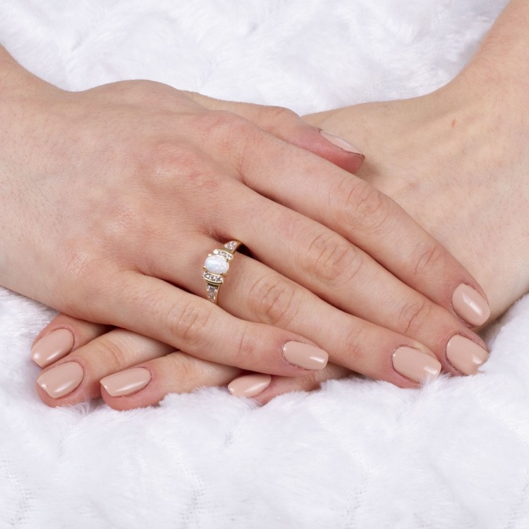 Pierścionek ze złota z opalem