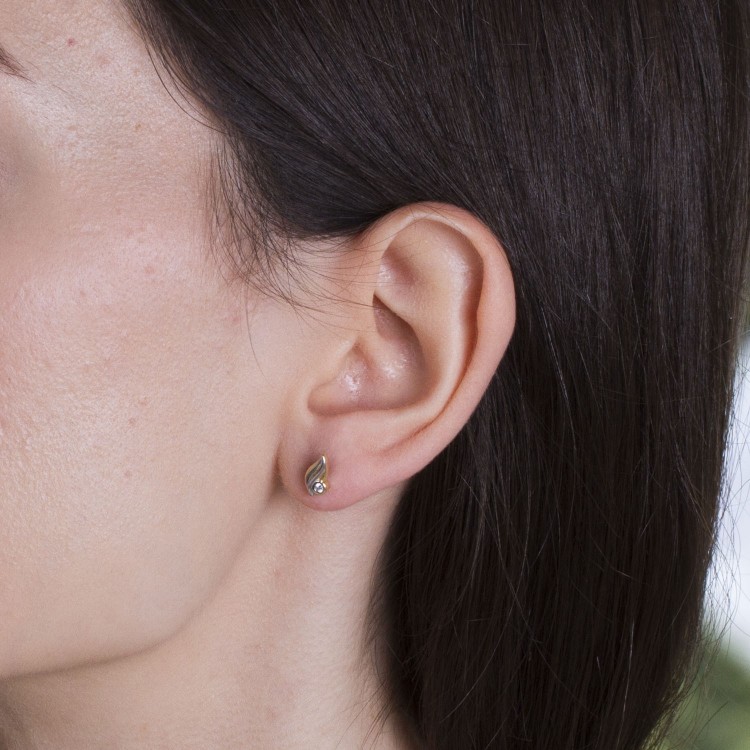 Złote kolczyki ze wzorkiem