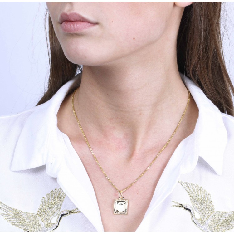 Złota zawieszka literka O