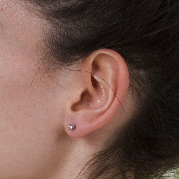 Klasyczne kolczyki ze złota