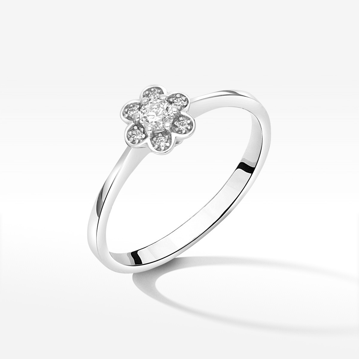 Pierścionek z białego złota z cyrkoniami