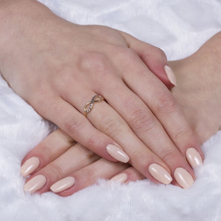 Pierścionek ze złota nieskończoność