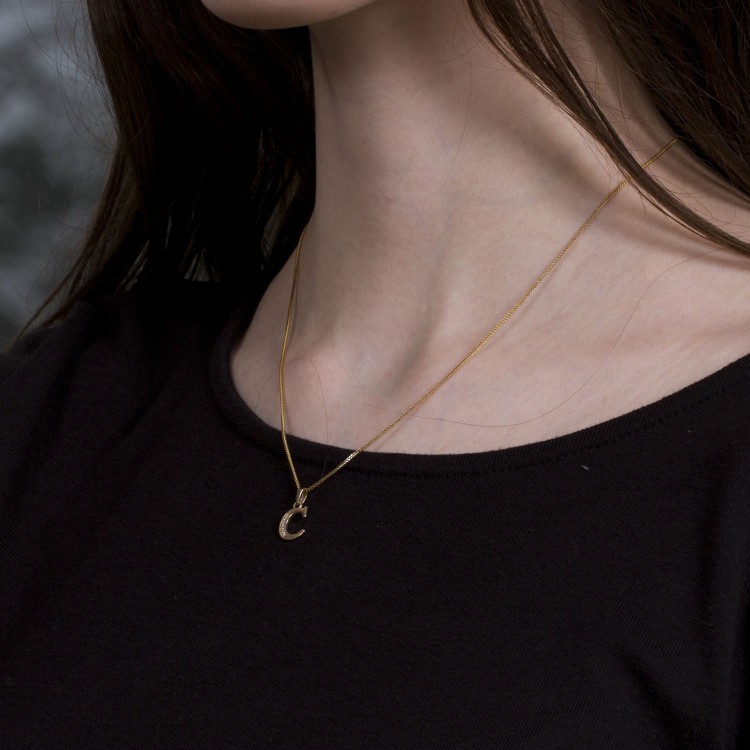 Zawieszka ze złota literka C