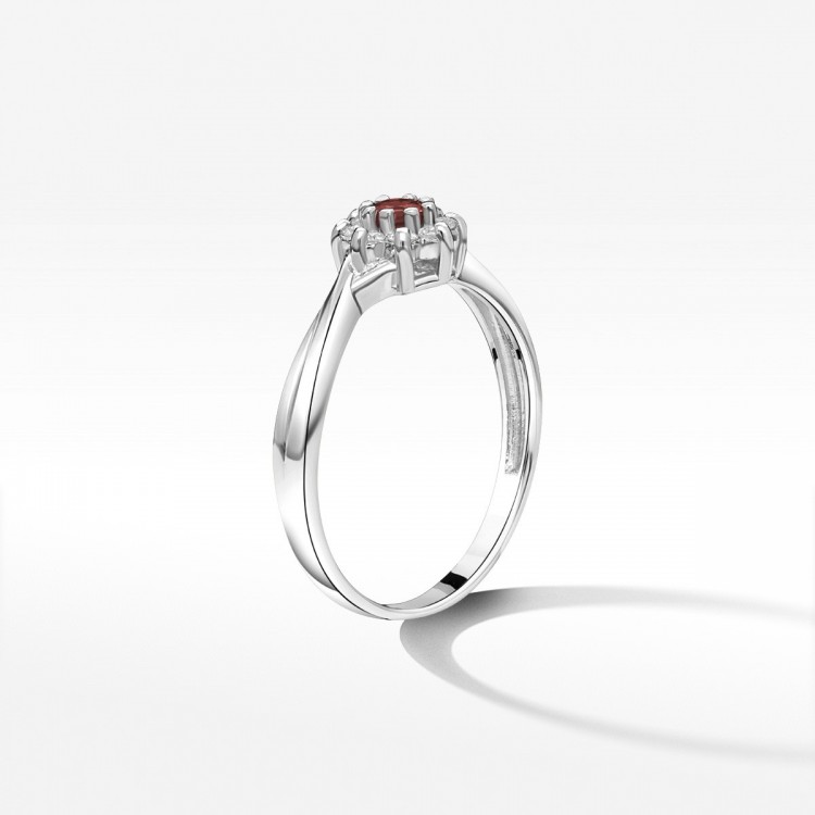 Złoty pierścionek z rubinem