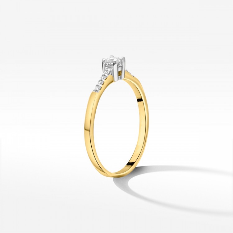 Złoty pierścionek z diamentami