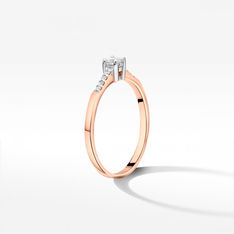 Złoty pierścionek z diamentami