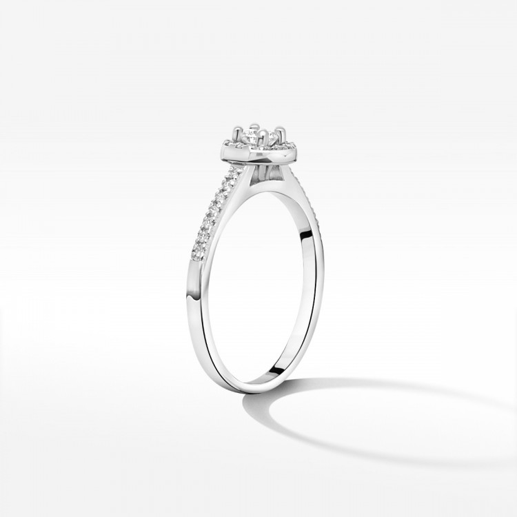 Złoty pierścionek z diamentami