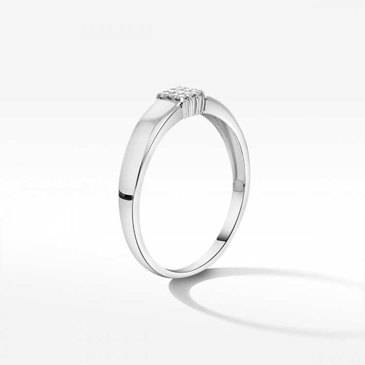 Złoty pierścionek z diamentami