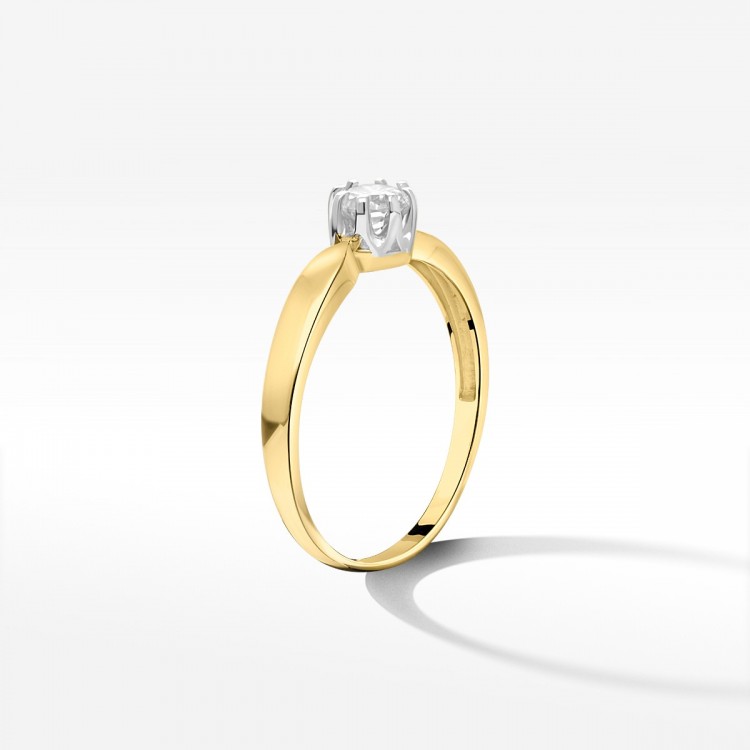 Pierścionek zaręczynowy z diamentem