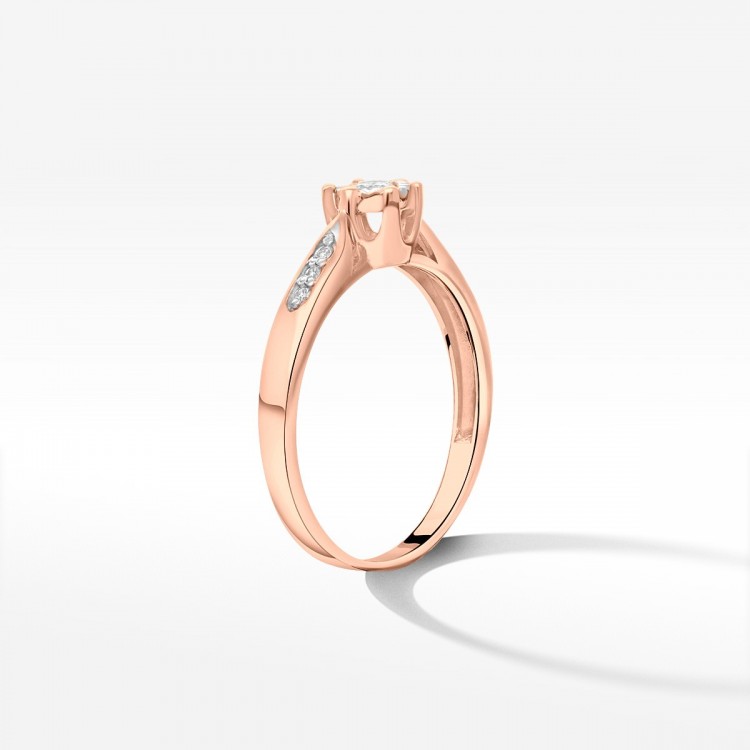 Pierścionek zaręczynowy z diamentami